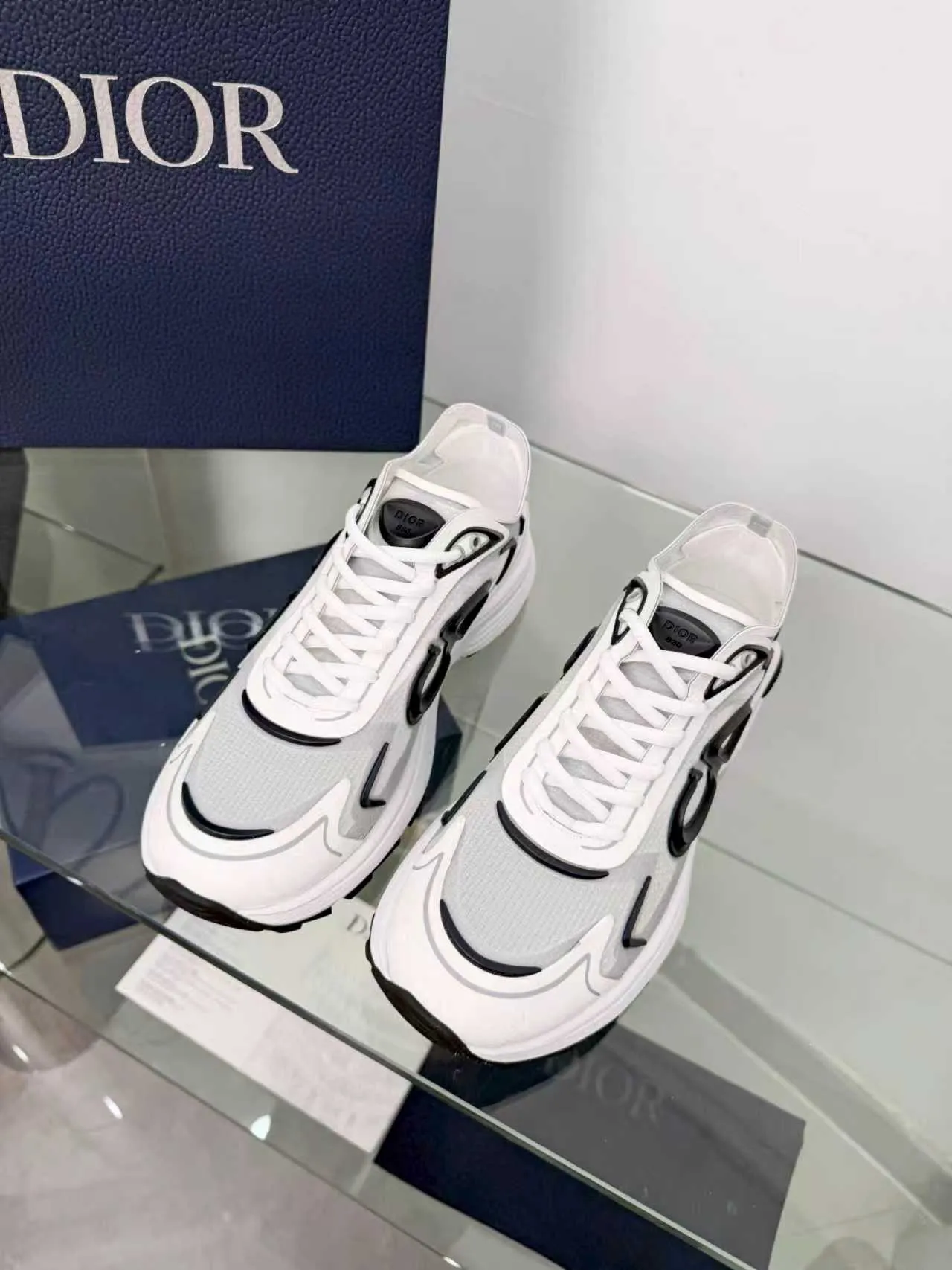Men's men's shoes P560! DIOR#B30 COUNTDOWN TECH shoes 1. Inspired by lighter running shoes this season 2. Made of multi-layer transparent nylon upper, full of futuristic feel 3. CD30 rubber logo on the tongue/heel to highlight the brand style 4. Equipped with ultra-light foam midsole for the ultimate comfortable wearing experience 5. The entire series uses WELDED (seamless bonding) technology to ensure durability and lightness 6. Full-size dopamine color matching, perfect choice for couples shoes😜
